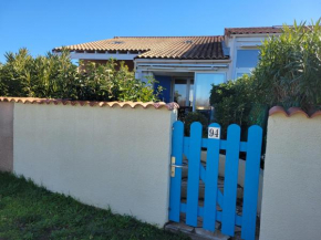 Jolie Maison veranda, 2 ou 3 personnes, belle vue sur la réserve naturelle, wifi, résidence MARINES, 200m de la plage LRMA94B